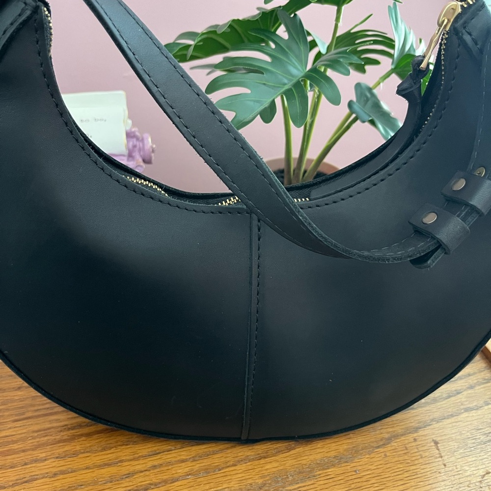 Chic Black Hobo Bag with Gold Zipper